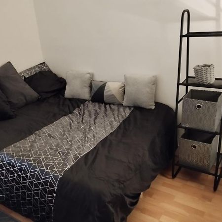 Parisian Vibes A Clichy Apartment Exterior foto