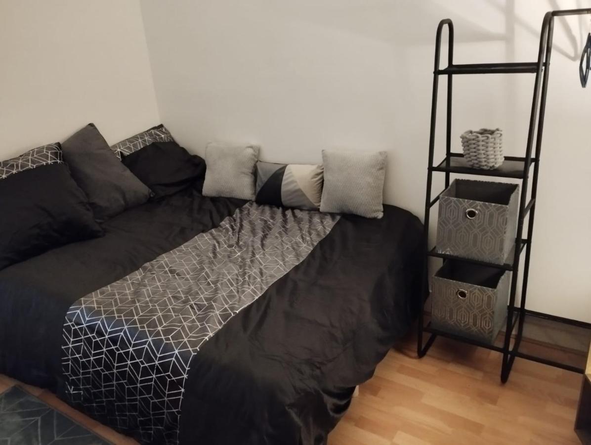 Parisian Vibes A Clichy Apartment Exterior foto